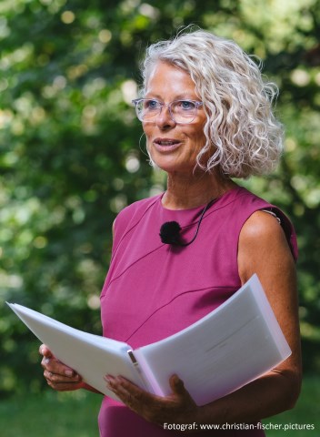 Gisela Metzler - Traureden & freie Trauzeremonien, Trauredner · Theologen Leonberg, Kontaktbild Gisela Metzler - Traureden & freie Trauzeremonien, Trauredner · Theologen Leonberg, Kontaktbild