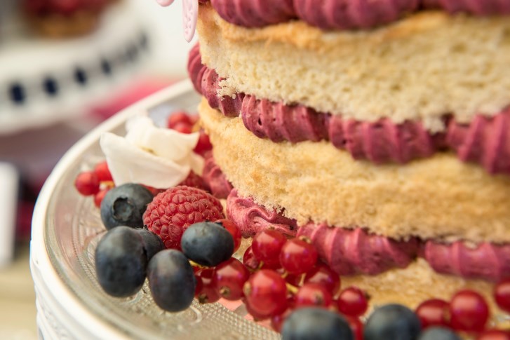 Candytable_suess-und-salzig_foto-erdbeerlicht_naked-cake_detail.jpg