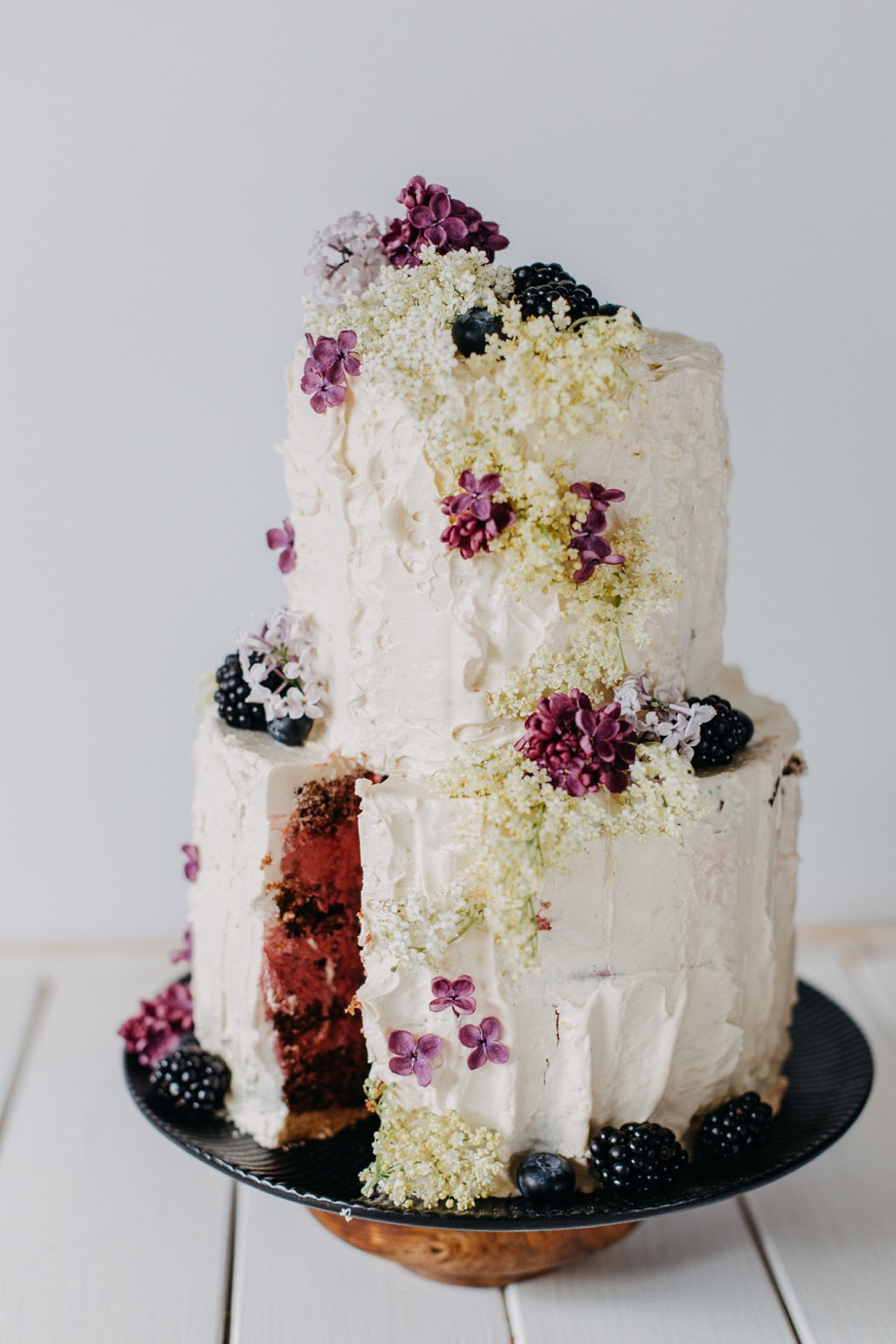 Vegane Schokoladentorte mit Cassiscreme